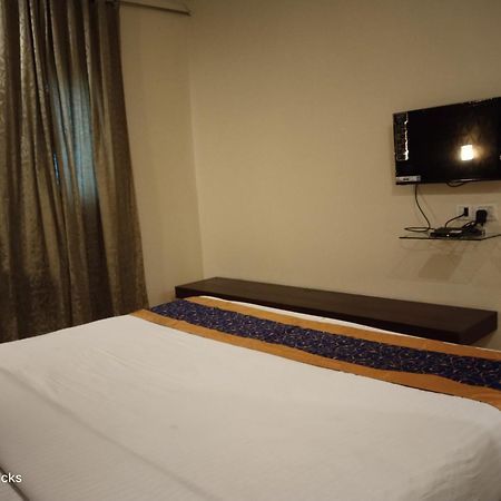 Redfox Hotel- Aminjikarai Τσενάι Εξωτερικό φωτογραφία
