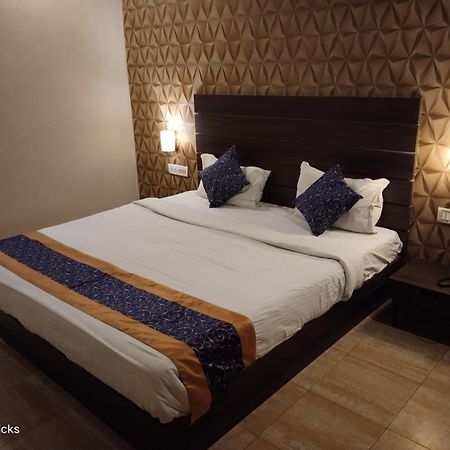 Redfox Hotel- Aminjikarai Τσενάι Εξωτερικό φωτογραφία