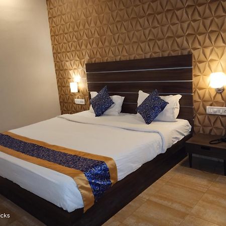 Redfox Hotel- Aminjikarai Τσενάι Εξωτερικό φωτογραφία
